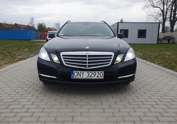 Mercedes-Benz Klasa E cena 52500 przebieg: 252000, rok produkcji 2012 z Włodawa małe 562